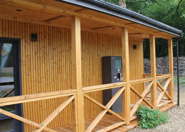אתר קמפינג Glamping Park Schloss Thurn *